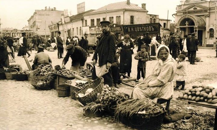 Москва. Рынок на Арбатской площади. Начало 1920 х