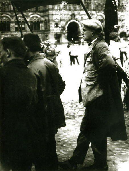 Владимир Маяковский на Красной площади. Москва 1 мая 1928 года
