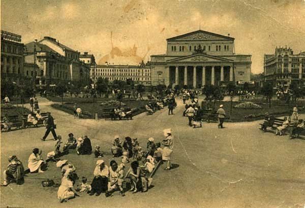Песочница перед Большим театром. 1930 год